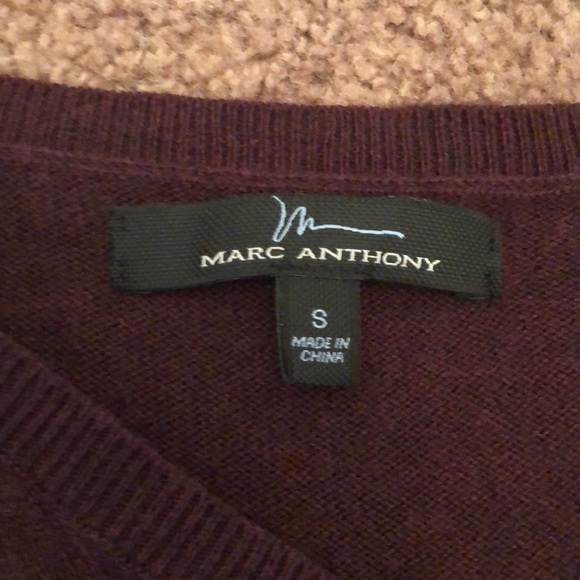 5⭐️ Men’s V-Neck Sweater - Picture 3 of 8